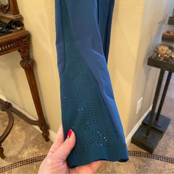 LULULEMON Women Teal Perforated Athletic Leggings Size 2 - Picture 4 of 8